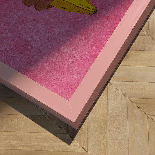 Indrammet kunsttryk - Banana in Hand - Raissa Oltmanns