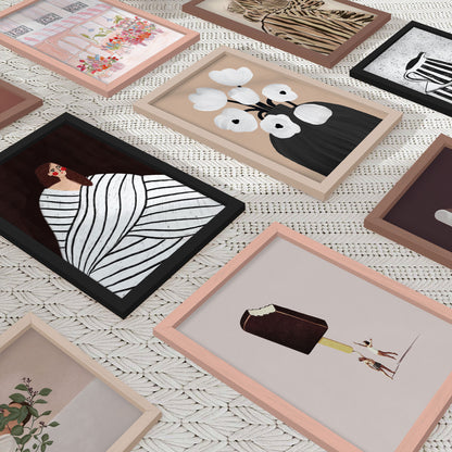 Indrammet kunsttryk - The Woman with Black and White Stripes - Bea Müller